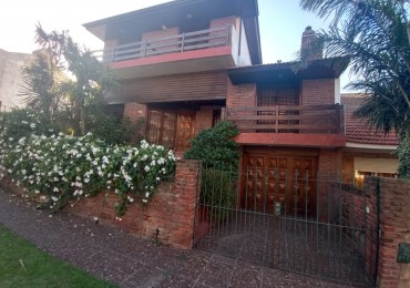 Venta/permuta Chalet De 5 Amb. C/dependencia , Mar Del Plata